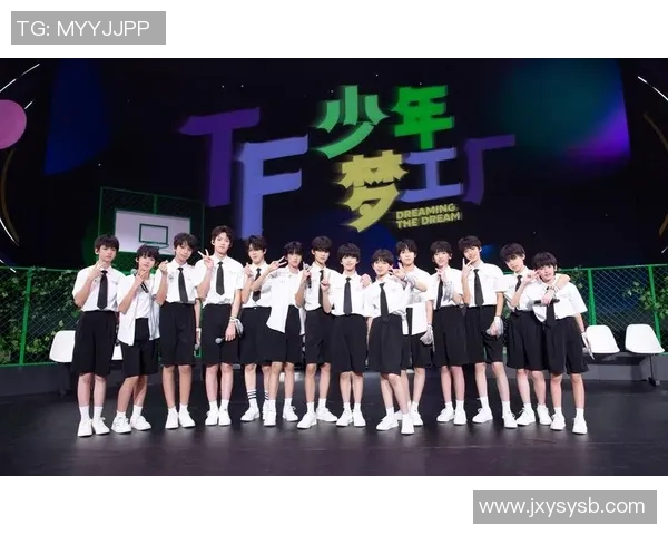 《当巨星遇上足球偶像:追星背后的故事与星光交织的旅程》 《当巨星遇上足球偶像:追星背后的故事与星光交织的旅程》